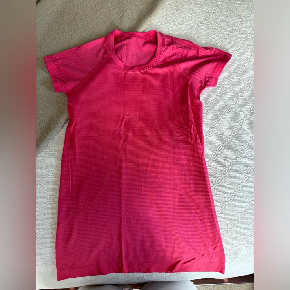 Lululemon swiftly tech 2.0 short sleeve lip gloss pink size 6